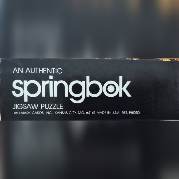 Chicago Skyline at night - Springbok by Hallmark 1500 Piece Puzzle - Picture 4 of 4